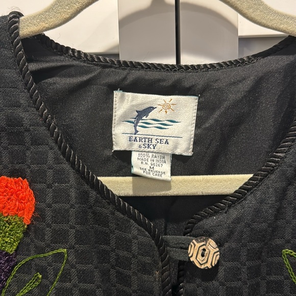 Earth Sea & Sky Vintage lined embroidered button down top with carved buttons. - Picture 2 of 10